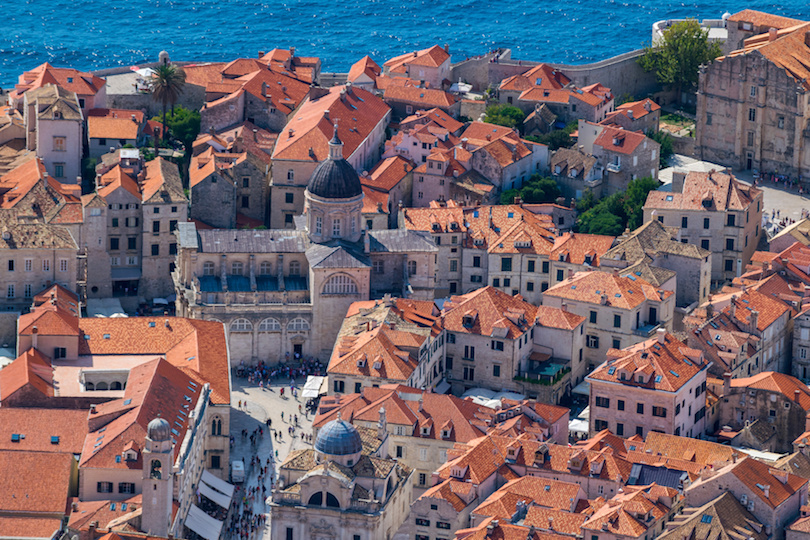 Flygfoto over de medische stad Dubrovnik, Dalmatië, Kroatien, Adriatiska havet, Europa