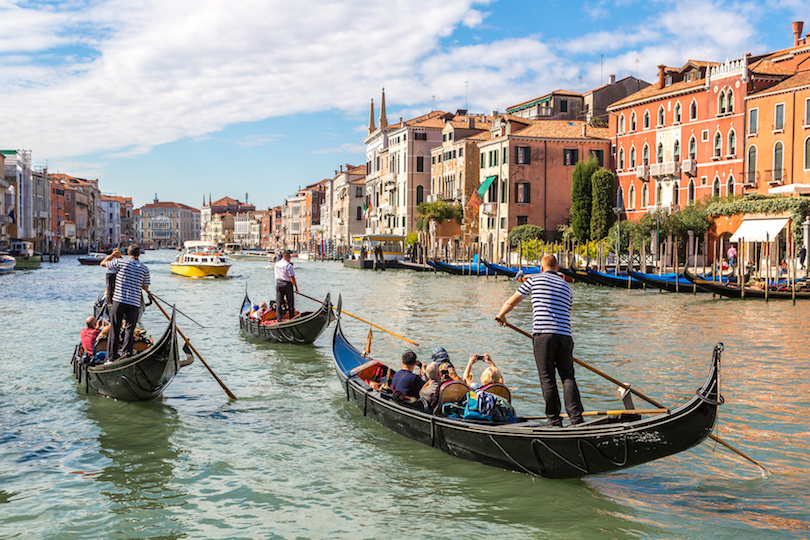 Gondol op Canal Grande in Venedig